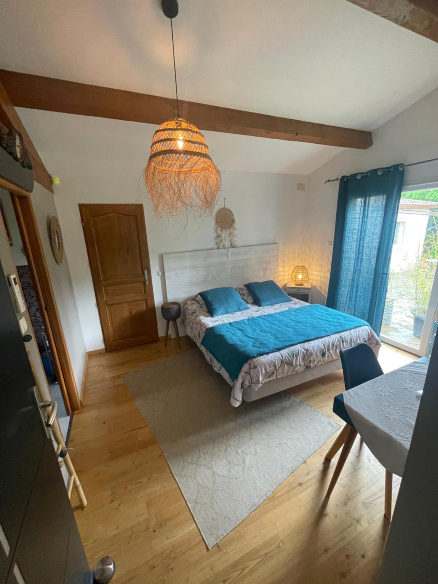 La Chambre Haute Et Son Spa Нім Екстер'єр фото